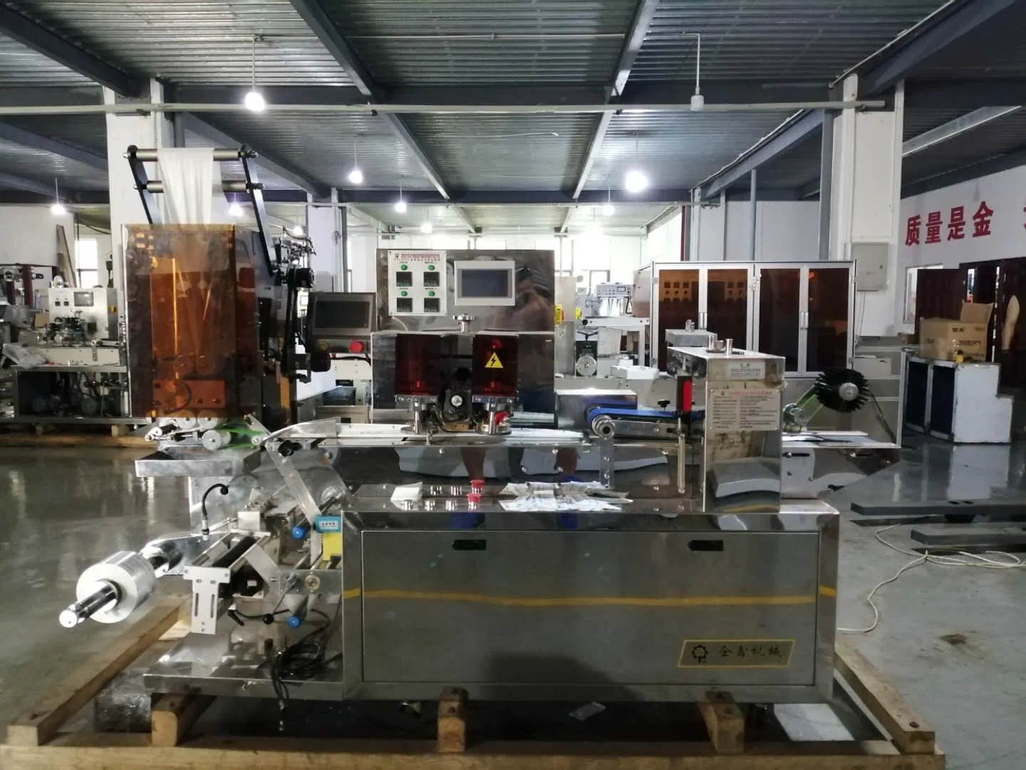 2021 Cleaning Tissue Machine / Tissue Packing Machine Filling Sealing Machine