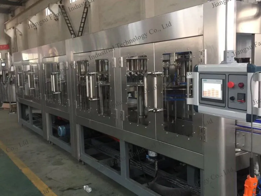 Automatic Bottle Water/ Juice/ Carbonated Drink Beverage Filling Packing Machine Juice Filling Machine