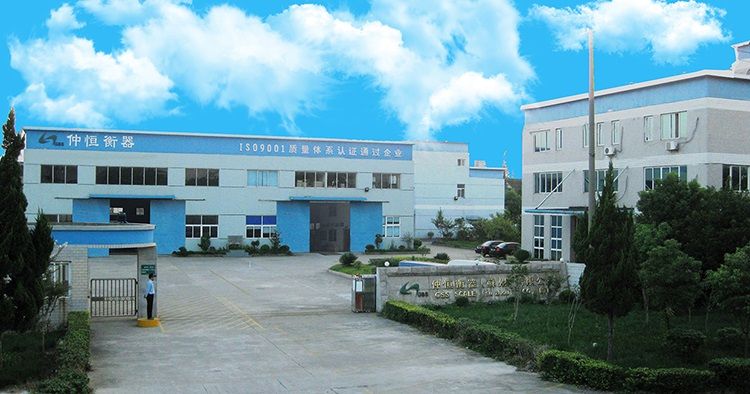 China New Design Bottle Liquid Semiautomatic Filling Machine