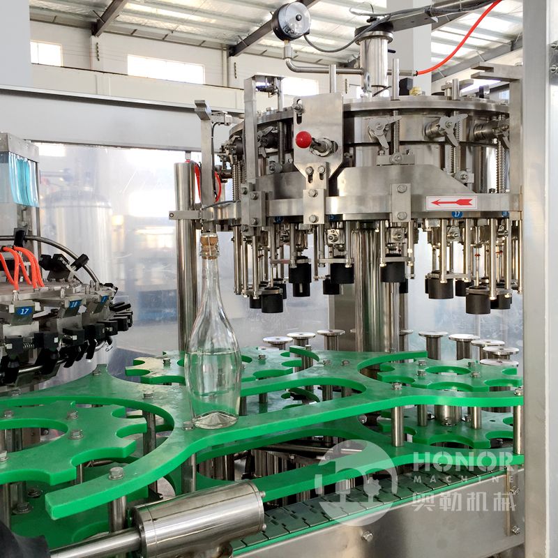 High Level New Design Vodka Moutai World Famous Wine Glass Bottle Stainless Steel Packaging Production Labeling Equipment