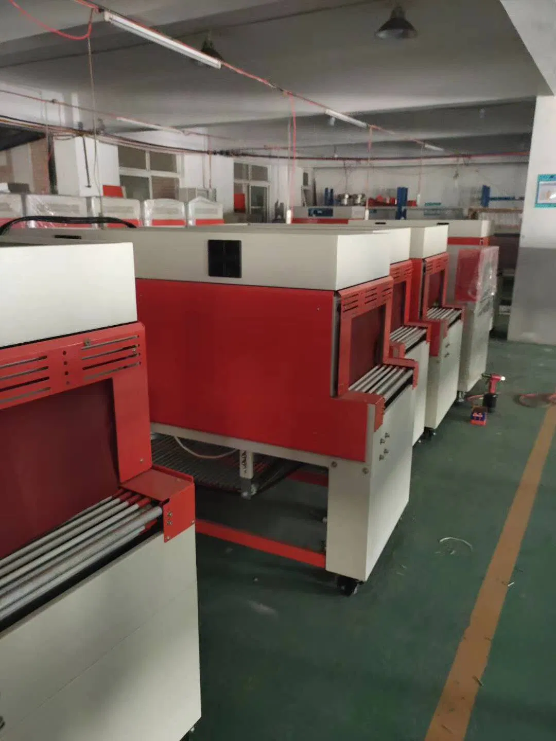 Hot Sale Fingerprint Resistant Plate Fuselage Design Shrinking Packing Machine