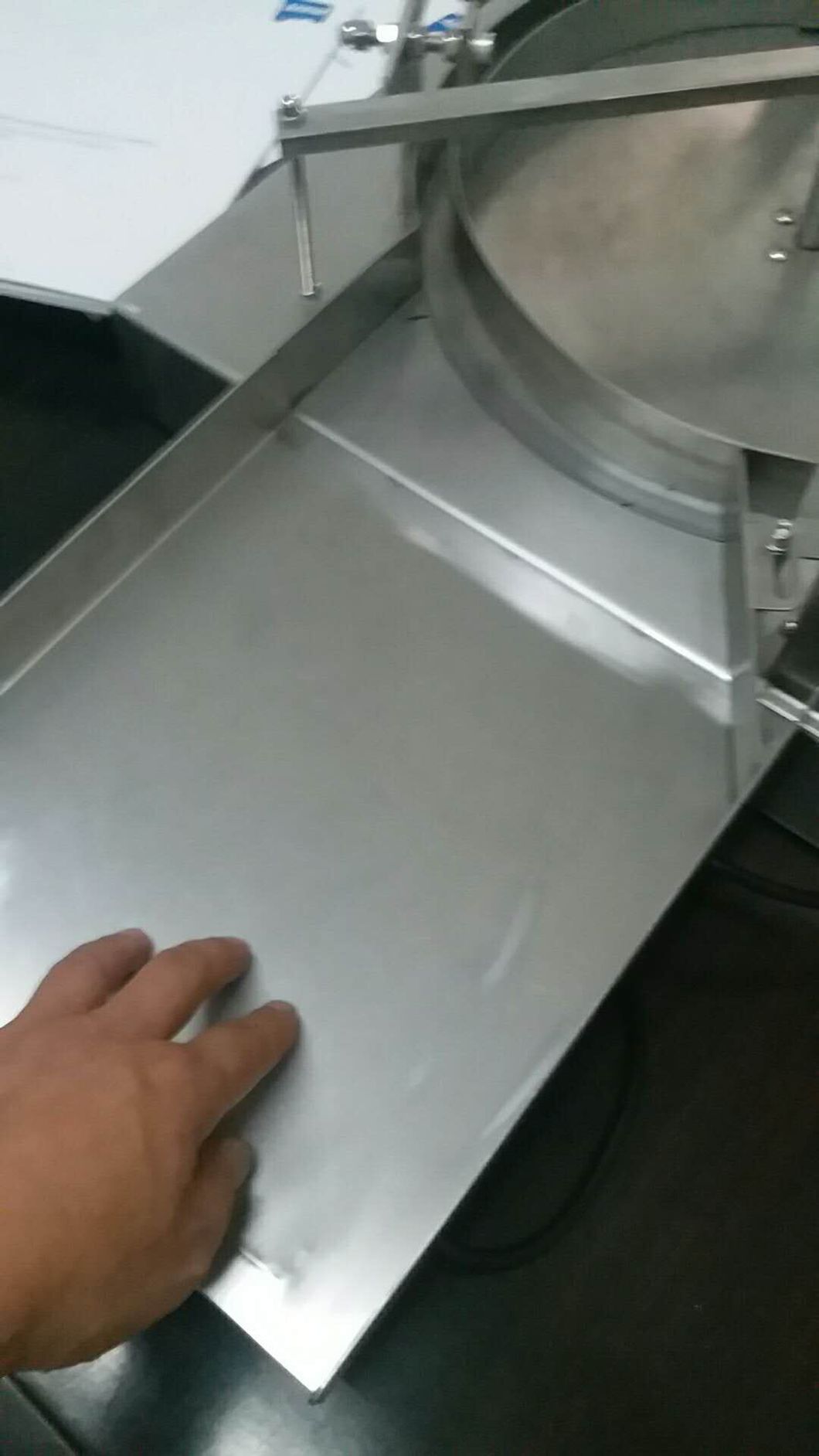 Modular and Very Flexible Automatic Liquid Filling System