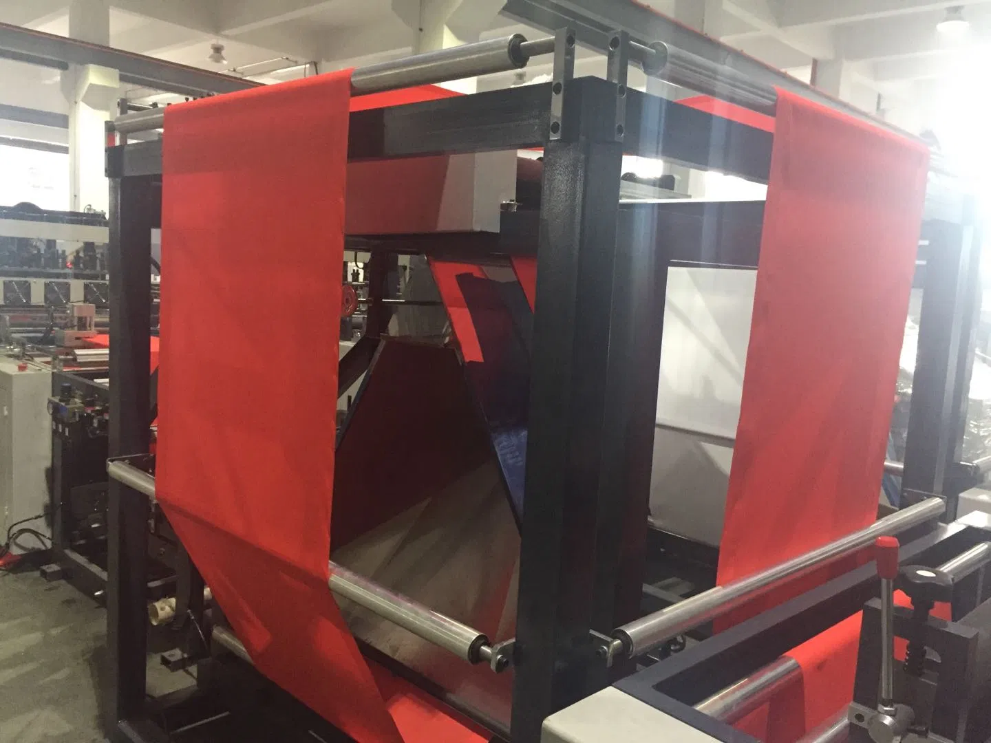 Polypropylene Fiber Fabric D Cut Bag Making Machine (ZXL-B700)