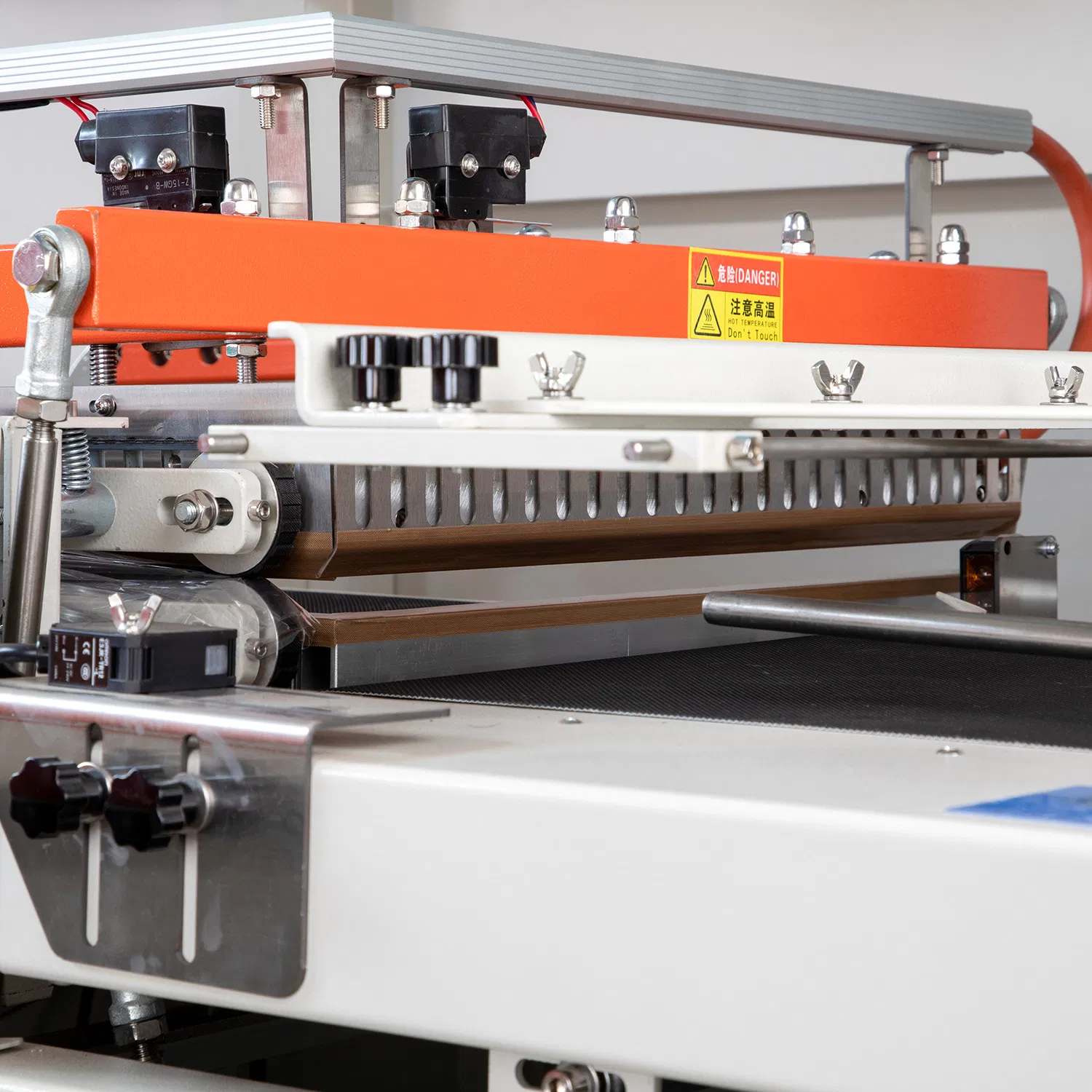 Sealing Machine Suitable for Different Width and Height Items