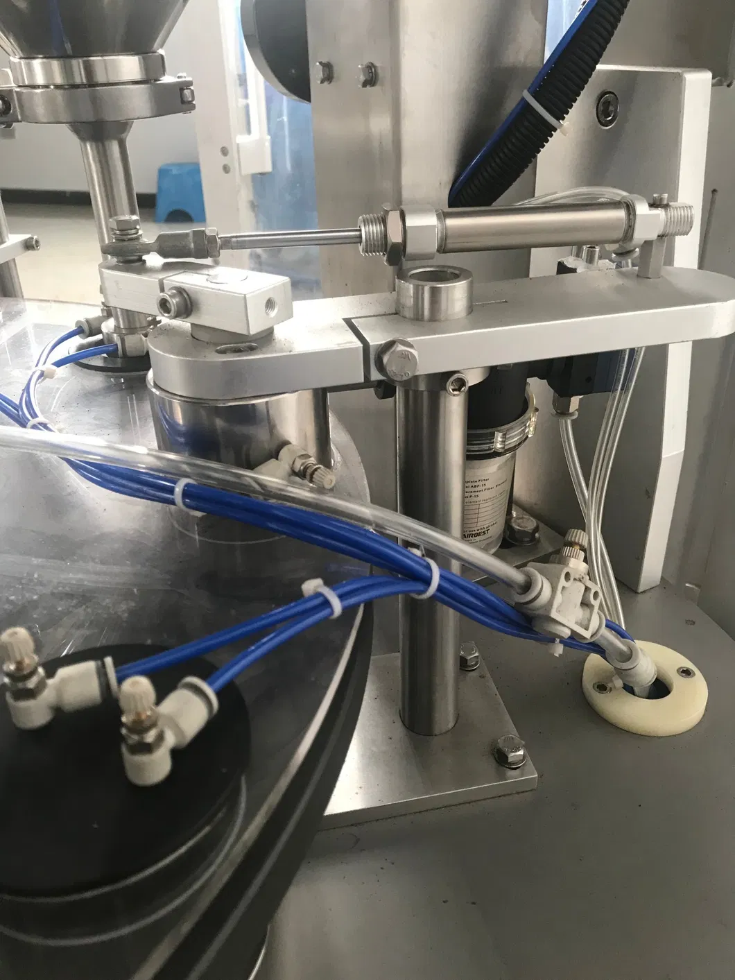 Sunyi Brand Factory Selling Europe Quality Assurrance Coffee Capsule Filling Sealing Packing Machine for Nespresso K-Cup Lavazza Dolce Gusto